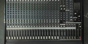 Console analogique Yamaha MG24/14FX