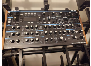 Novation Peak (932)