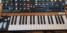 Vends Behringer Poly D