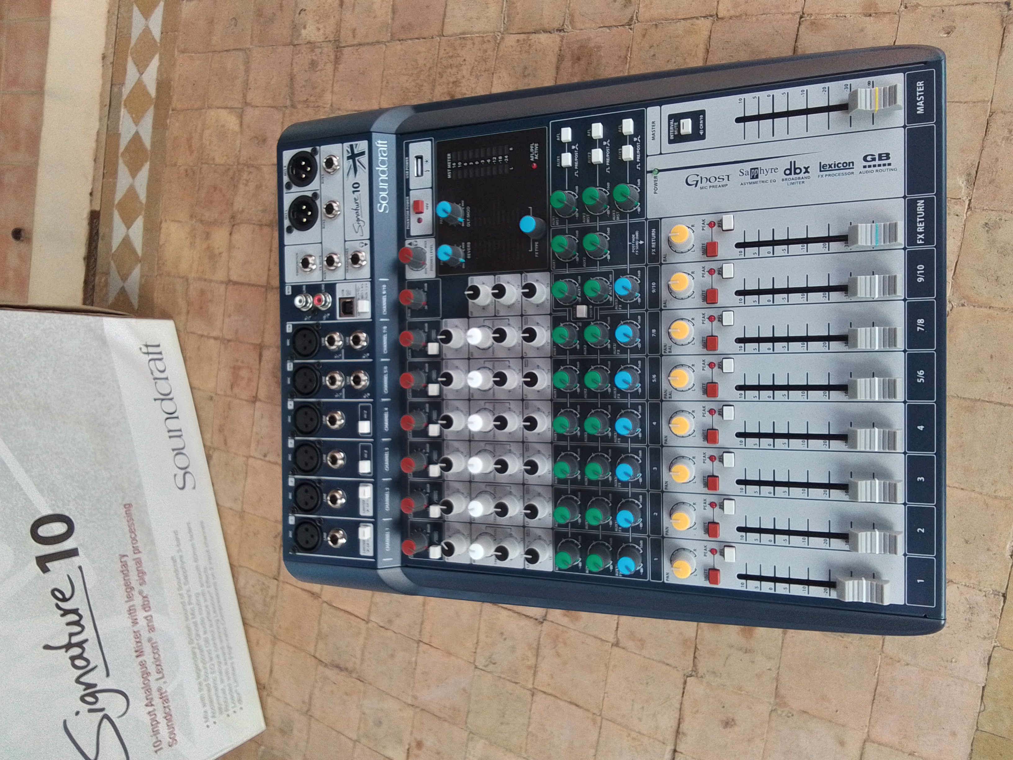 Table de mixage Soundcraft Signature 10