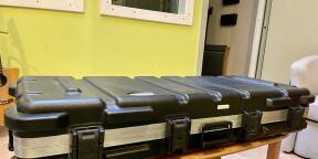 vds fly-case SKB pro, ATA (serrures douane avion); solide, rigide, et léger pour clavier 61 touches (5 octaves)