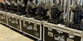 Vend Clay Paky Alpha Spot 300 en très bon état en Fly case original par 2 ( 8 dispo )