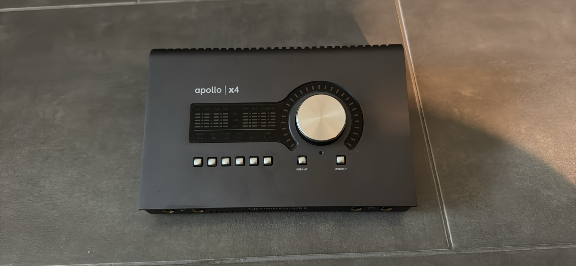 Apollo x4 first gen avec tous les plug ins