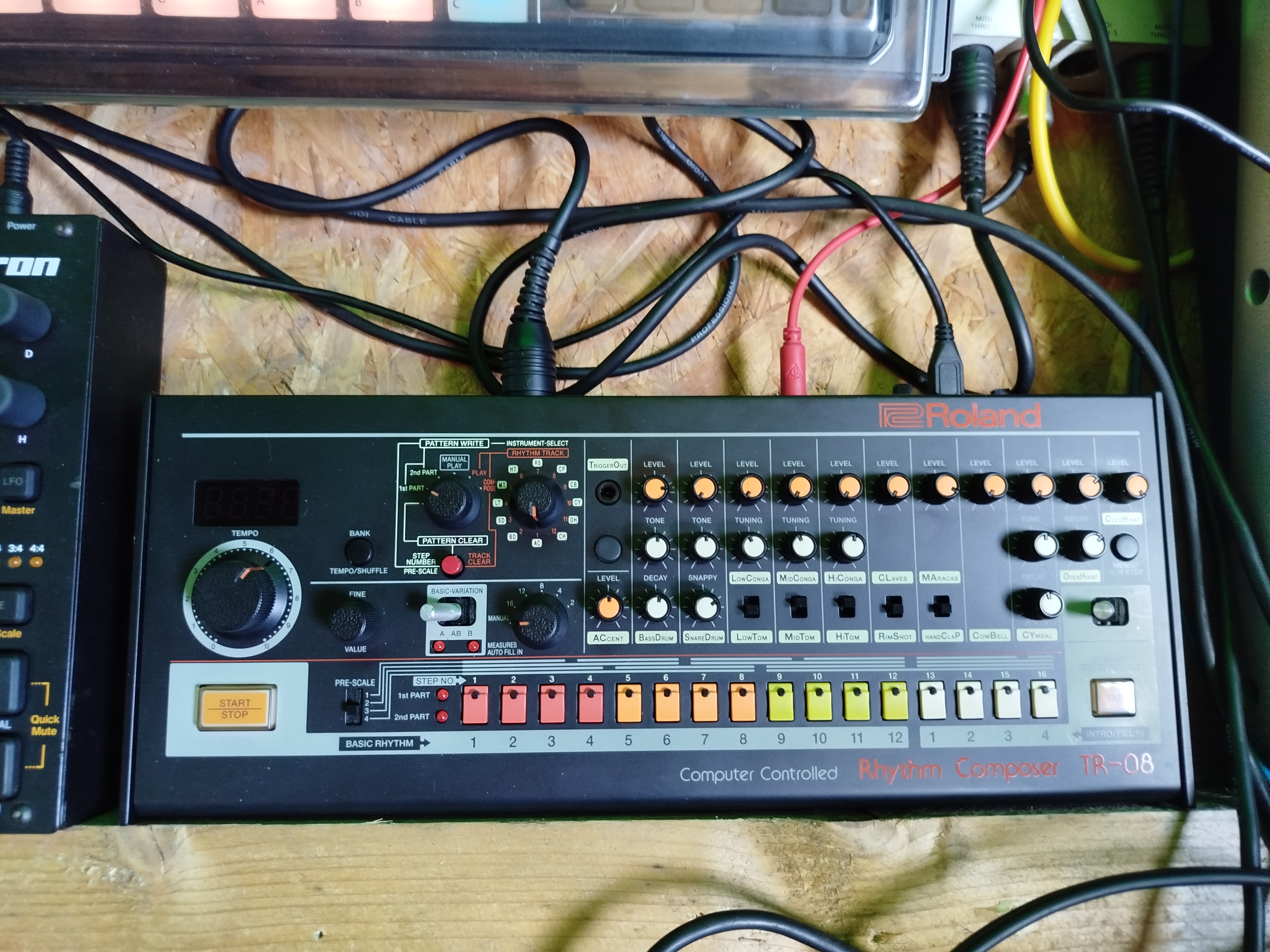 Vends Roland boutique tr08 