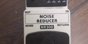 Behringer Noise Reducer NR300, pédale de réduction de bruit