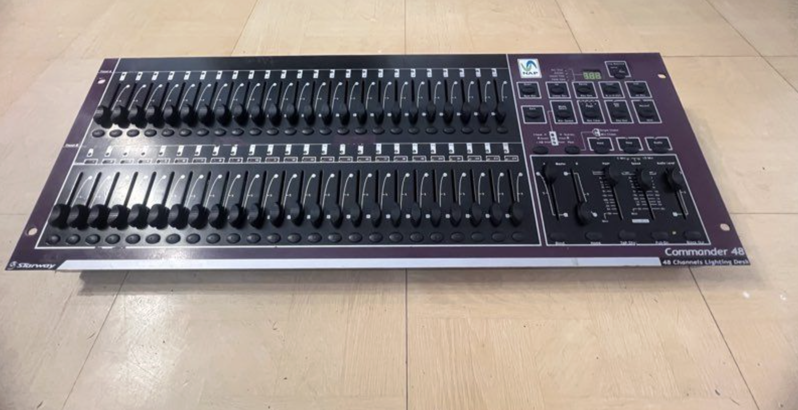 Console lumière STARWAY commander 48 avec flight case