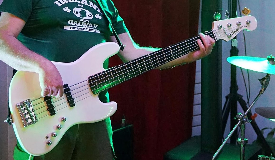 Squier Deluxe Jazz Bass V Active