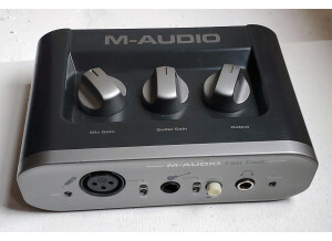 M-AUDIO FAST TRACK Dessus