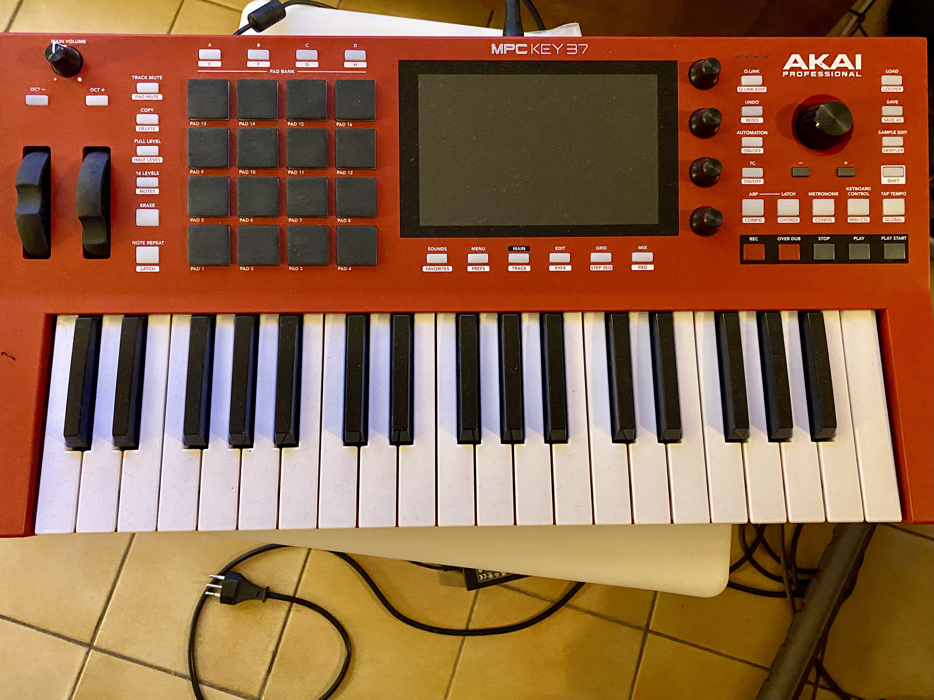 Vends Akai MPC Key 37 sous garantie