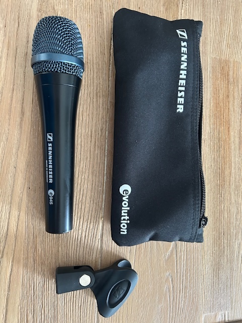 Vends microphone Sennheiser e 945