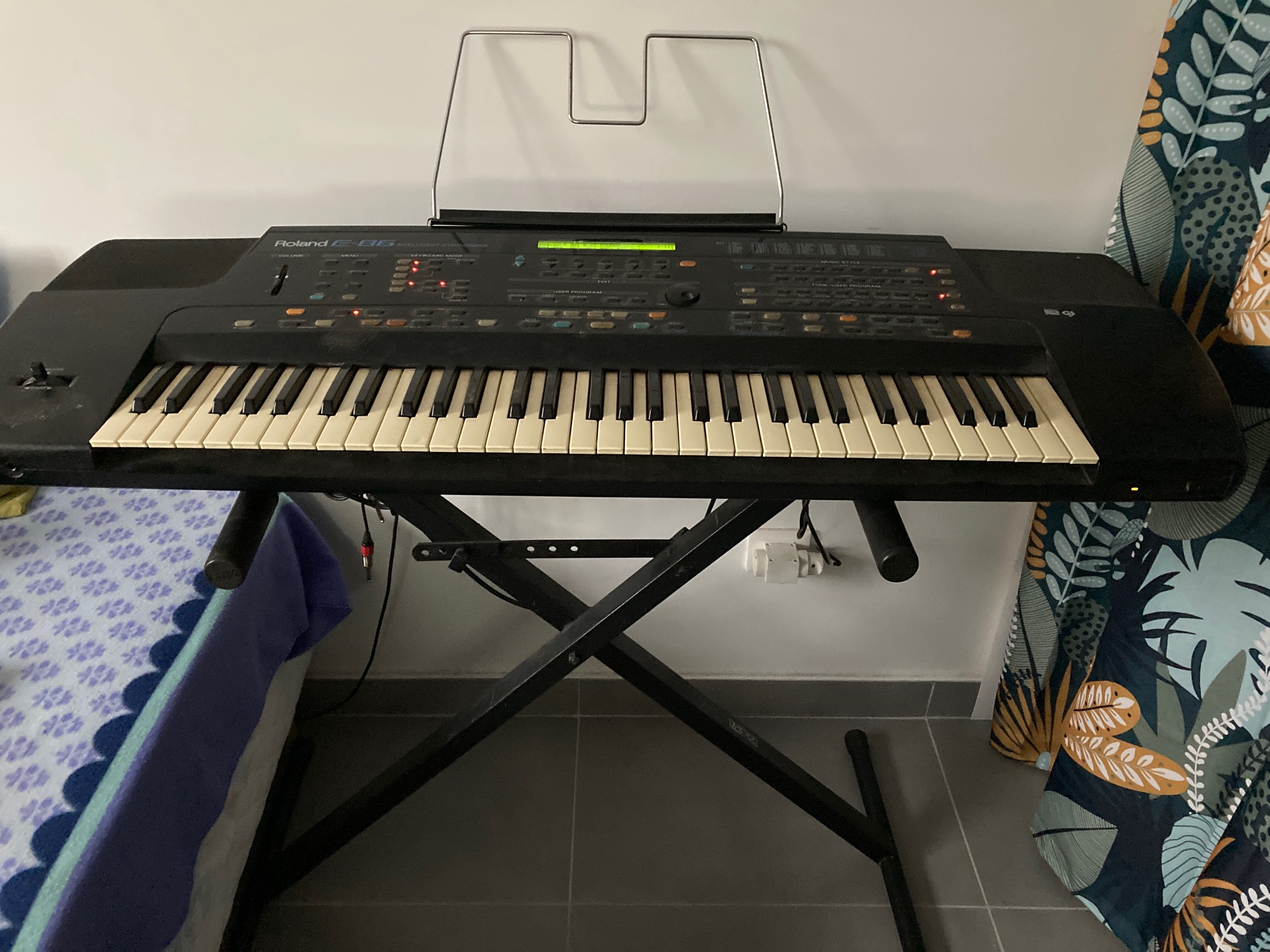 Vends Clavier Arrangeur Vintage Roland E-86