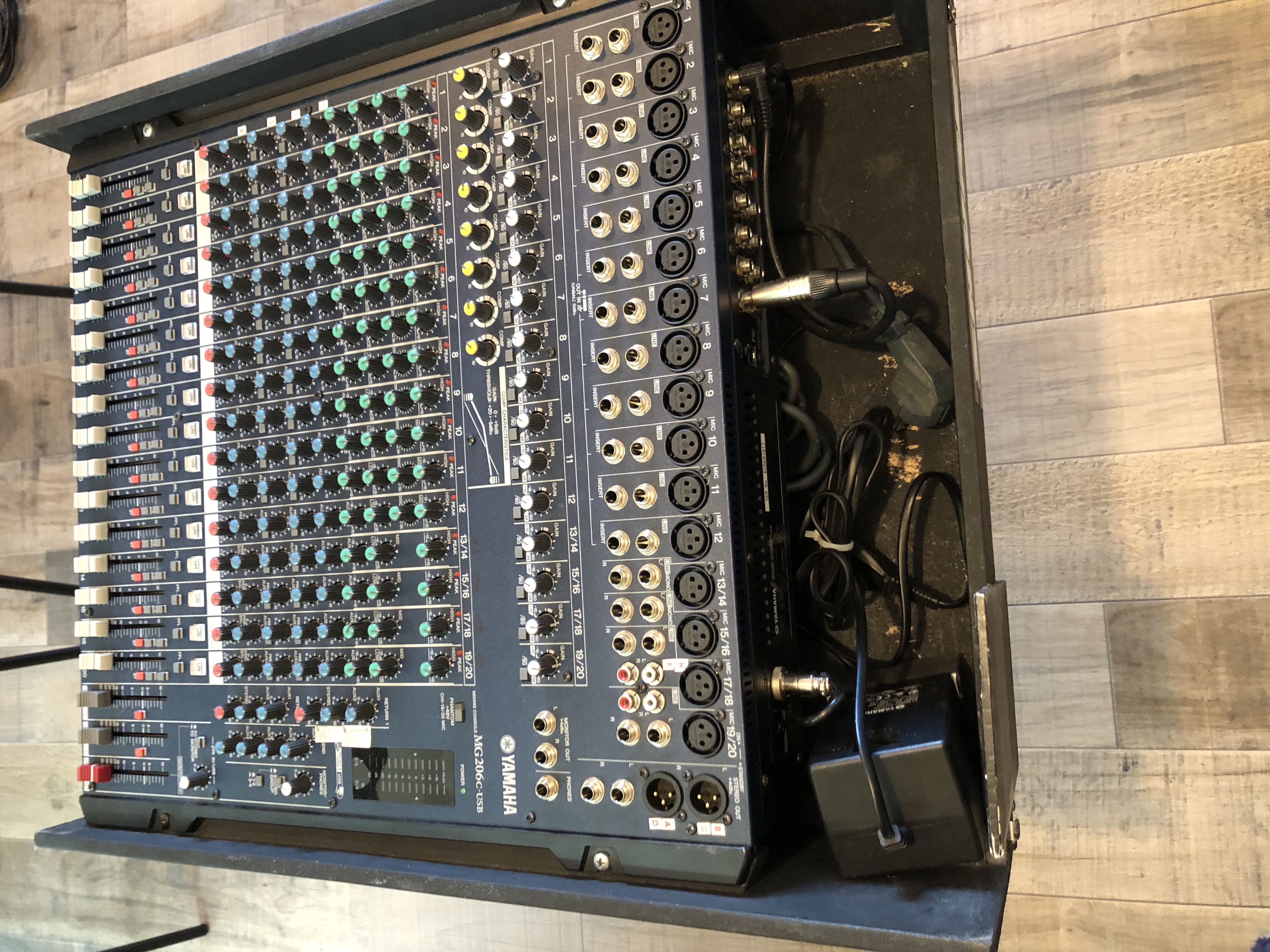 Vente console mixage YAMAHA MG 206 C + processeur d'effets YAMAHA