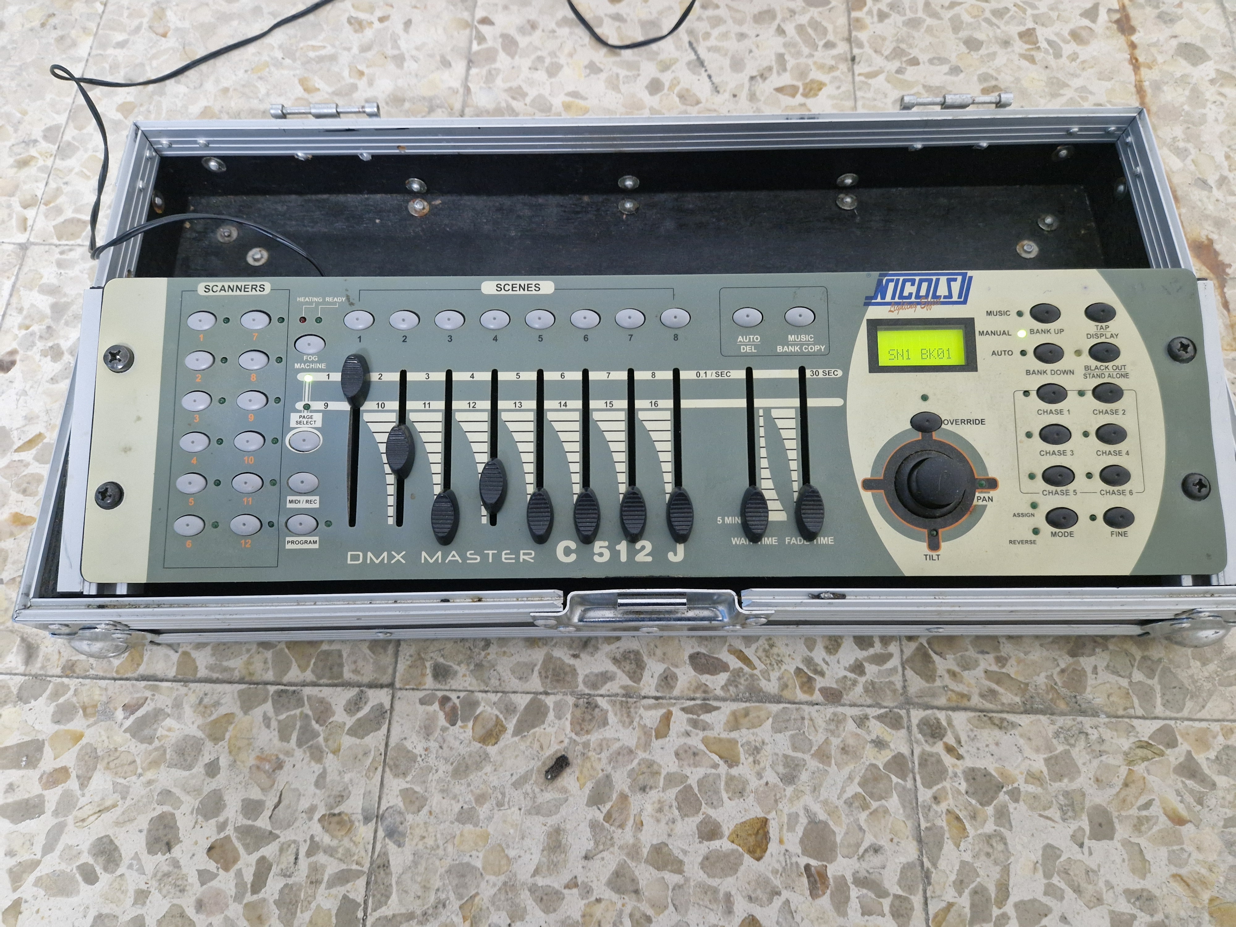 vends console lumiére nicols c 512 j