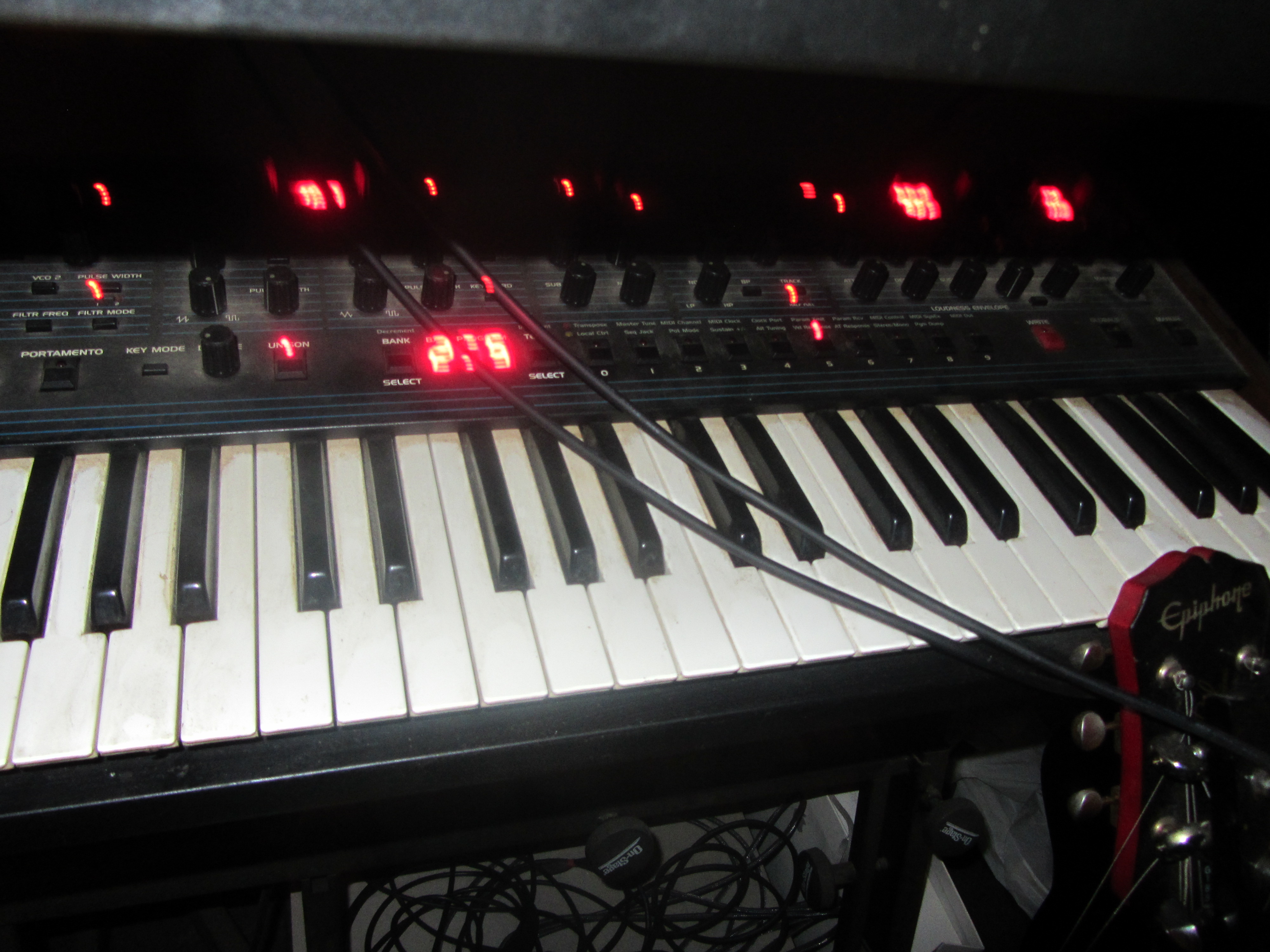 vends dave smith oberheim ob6 2000 euros comme neuf remise en main propre