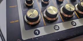 Vends table de mixage analogique Boss KM 60