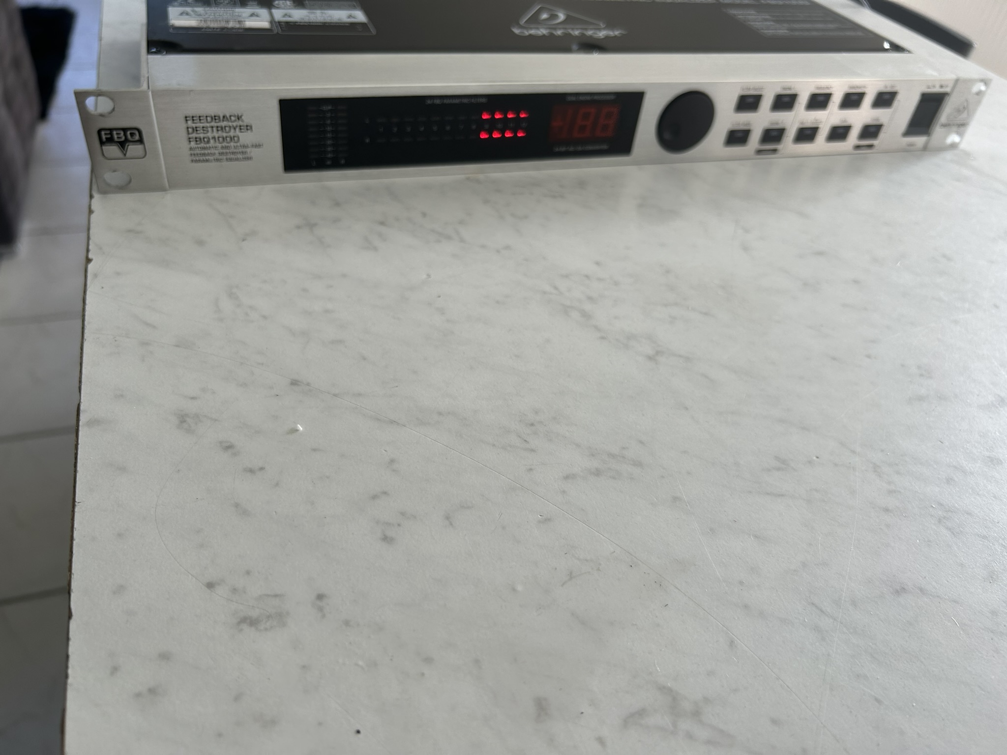 behringer FBQ1000