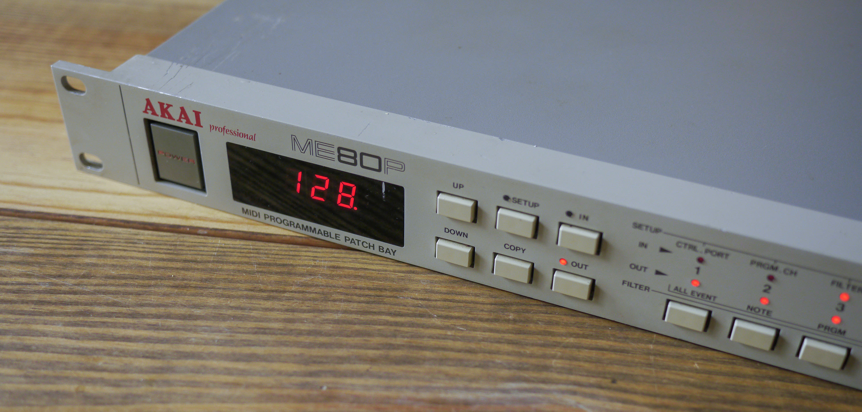 Akai ME80P MIDI Patch bay - patcheur / mergeur MIDI