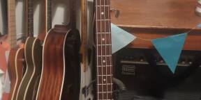 Basse Yamaha BB300