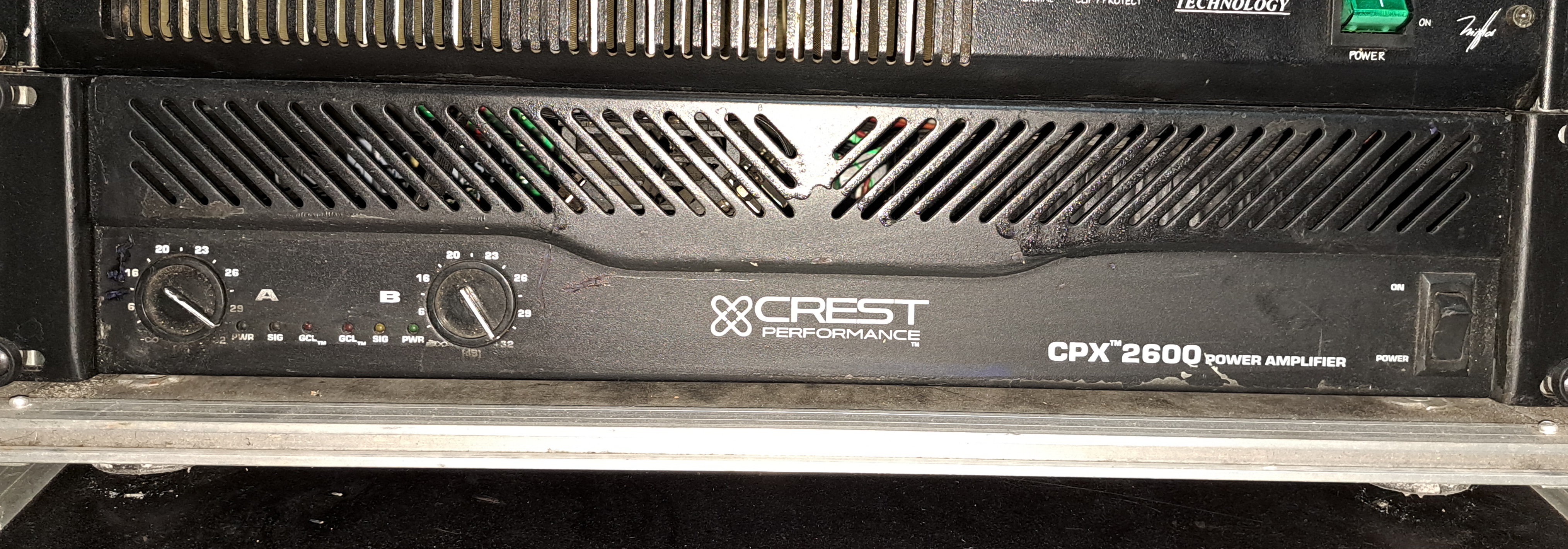 AMPLI Crest cpx 2600 très bon état 2600 watts filtre actif passe bas. 