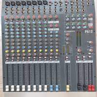 Console Allen & Heath PA12 avec housse