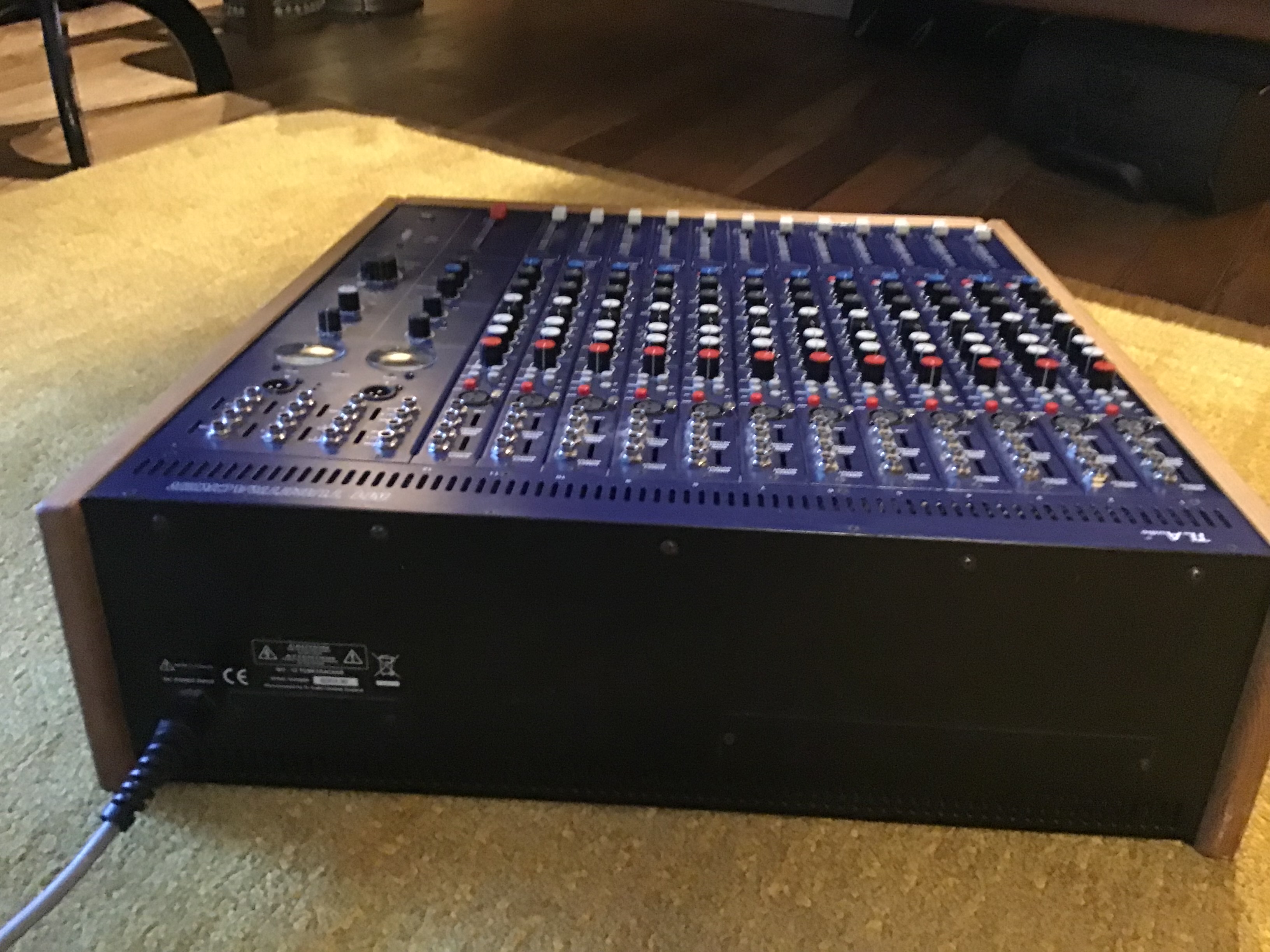 Vends table de mixage TLAudio 12 pistes Tubetracker M1