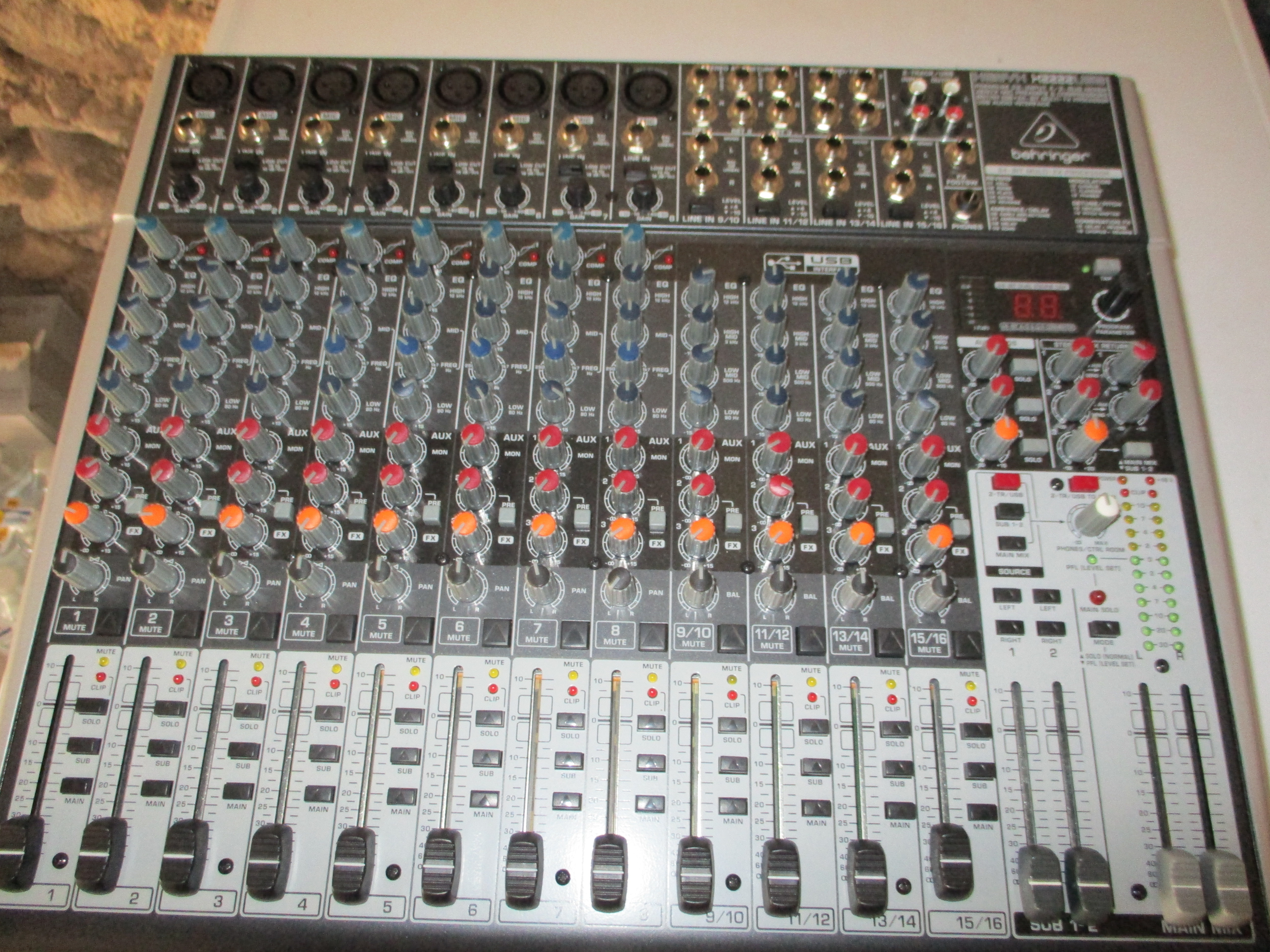 Vends table de mixage Behringer XENIX X2222 USB