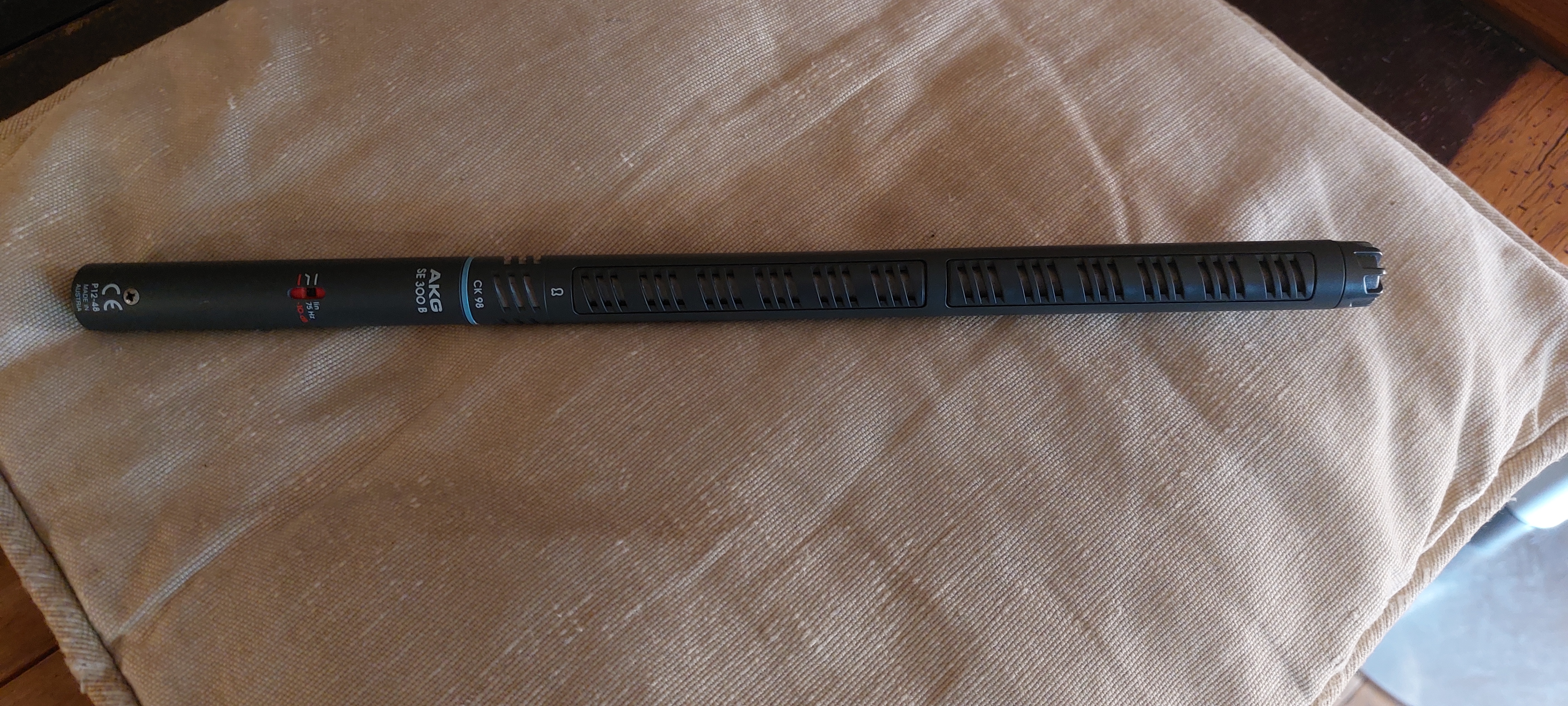 AKG SE 300 B    2