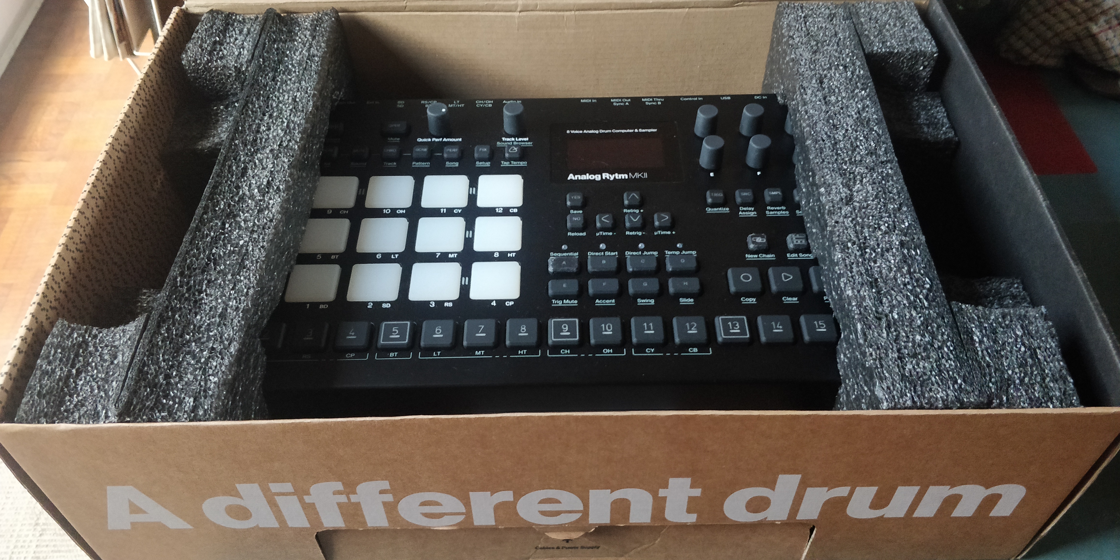 Vends Analog Rytm, encore sous garantie , 1150 euros 