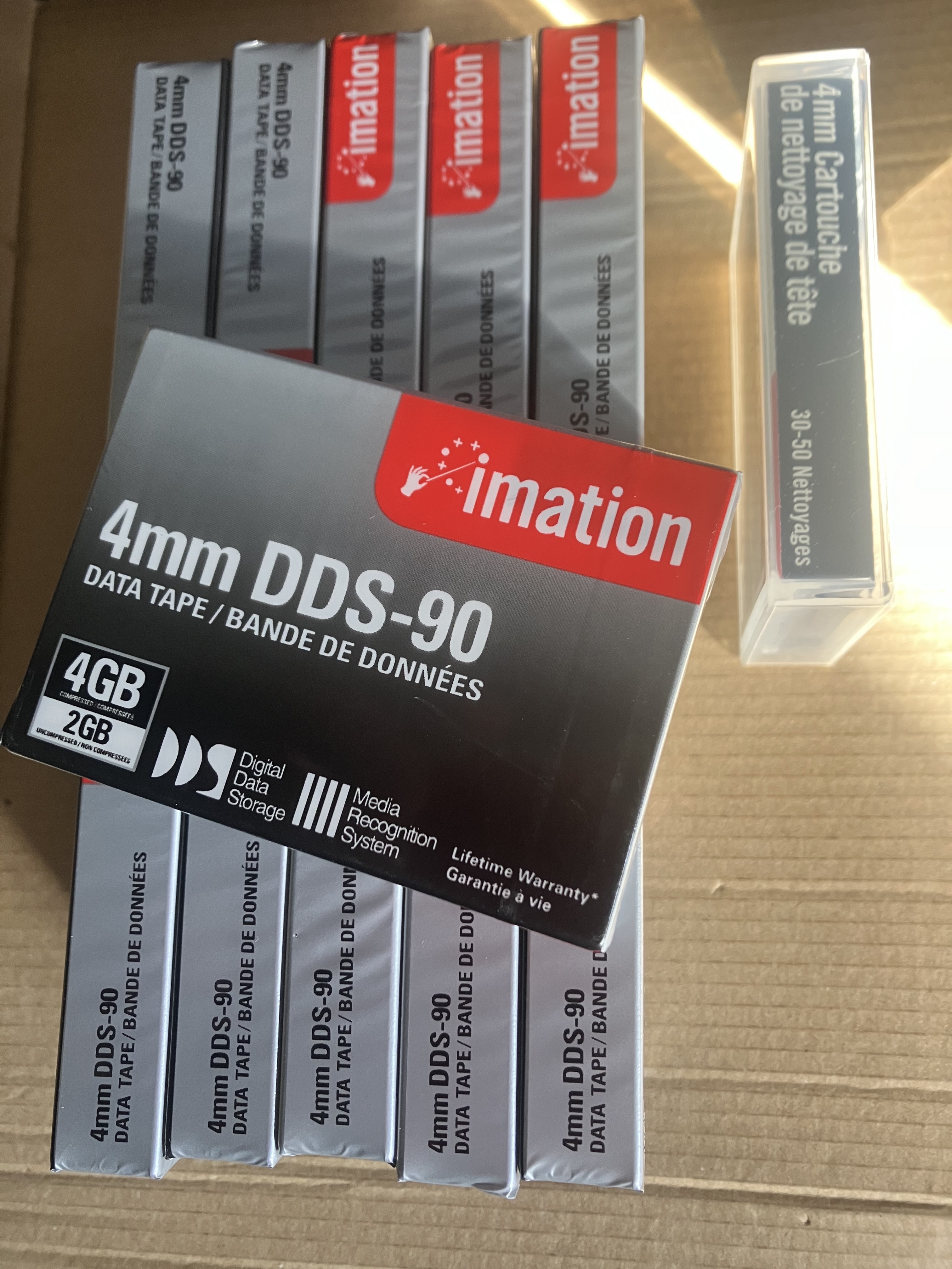 Vends Lot de 11 cassettes DAT Imation DDS-90 neuves sous blister + 1 cassette nettoyage