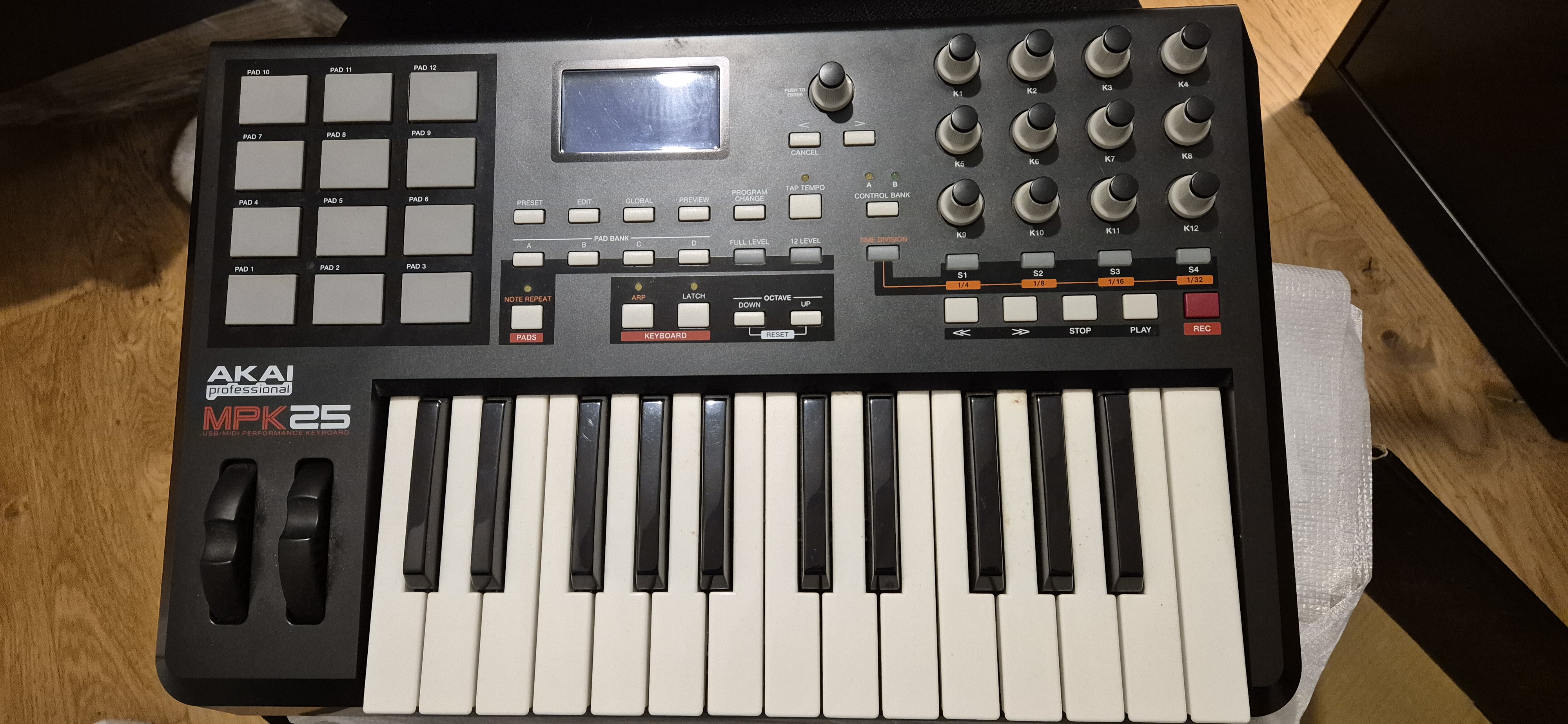 Vends Akai MPK 25 
