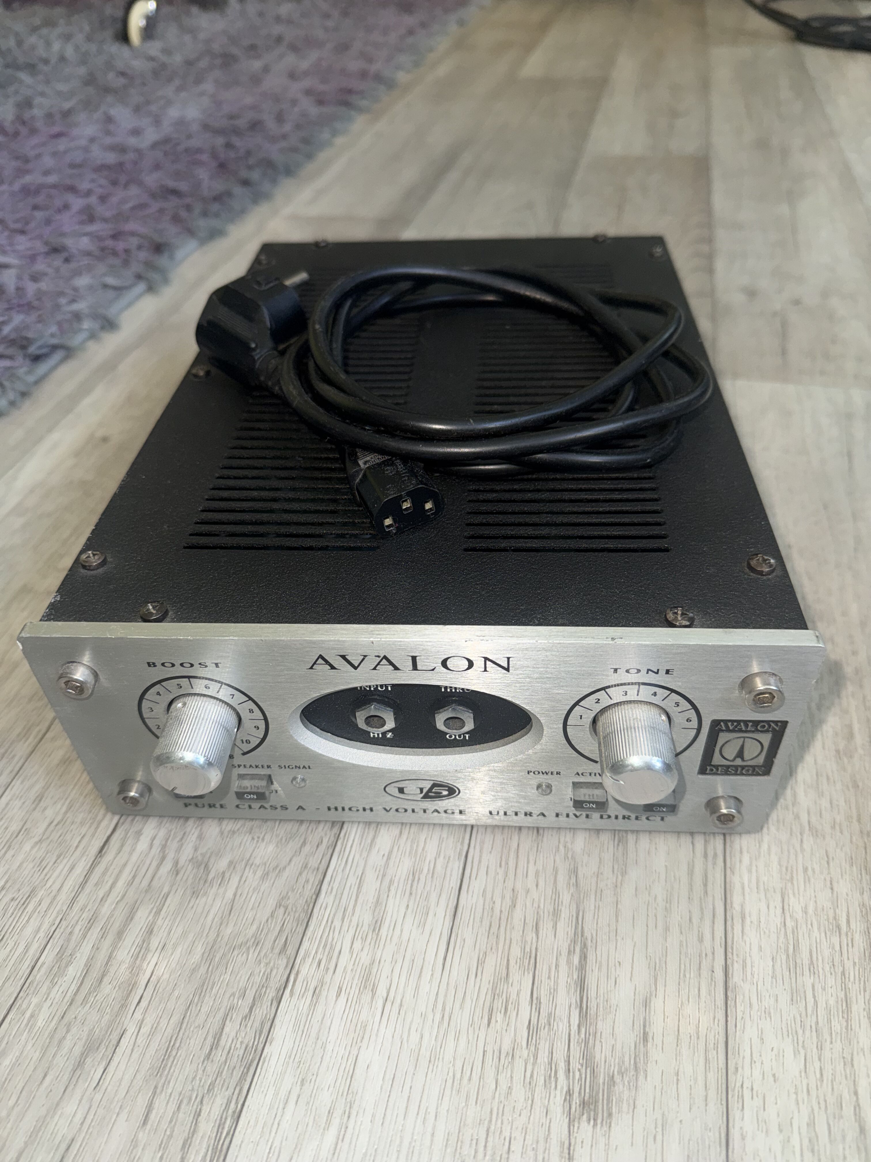 Avalon U5 (Excellent pré amp/DI !)