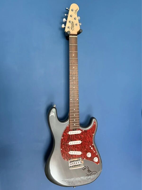 Neuf : Music Man Egerton signée par Stephen Egerton