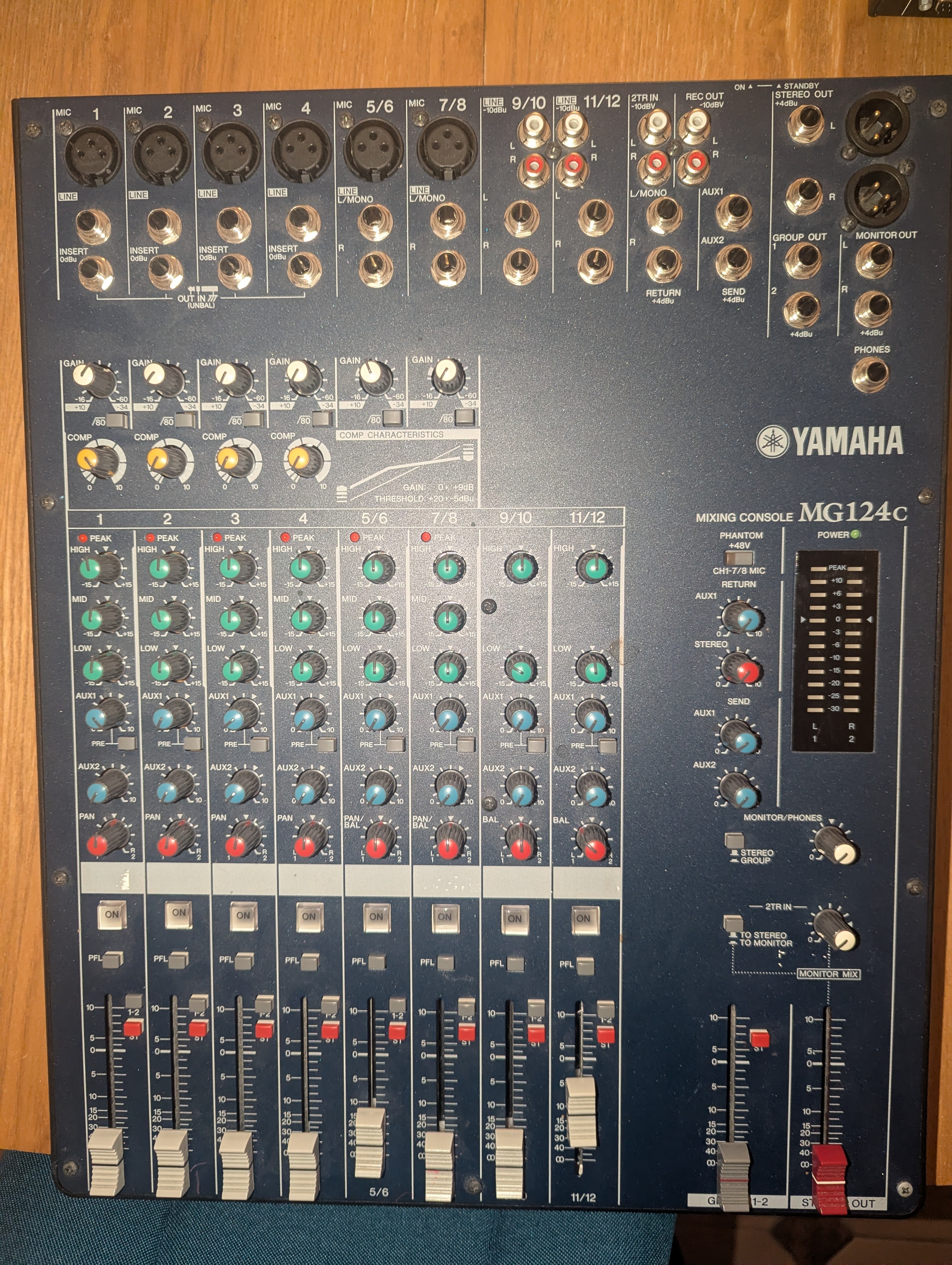 Vends table de mixage Yamaha MG124C