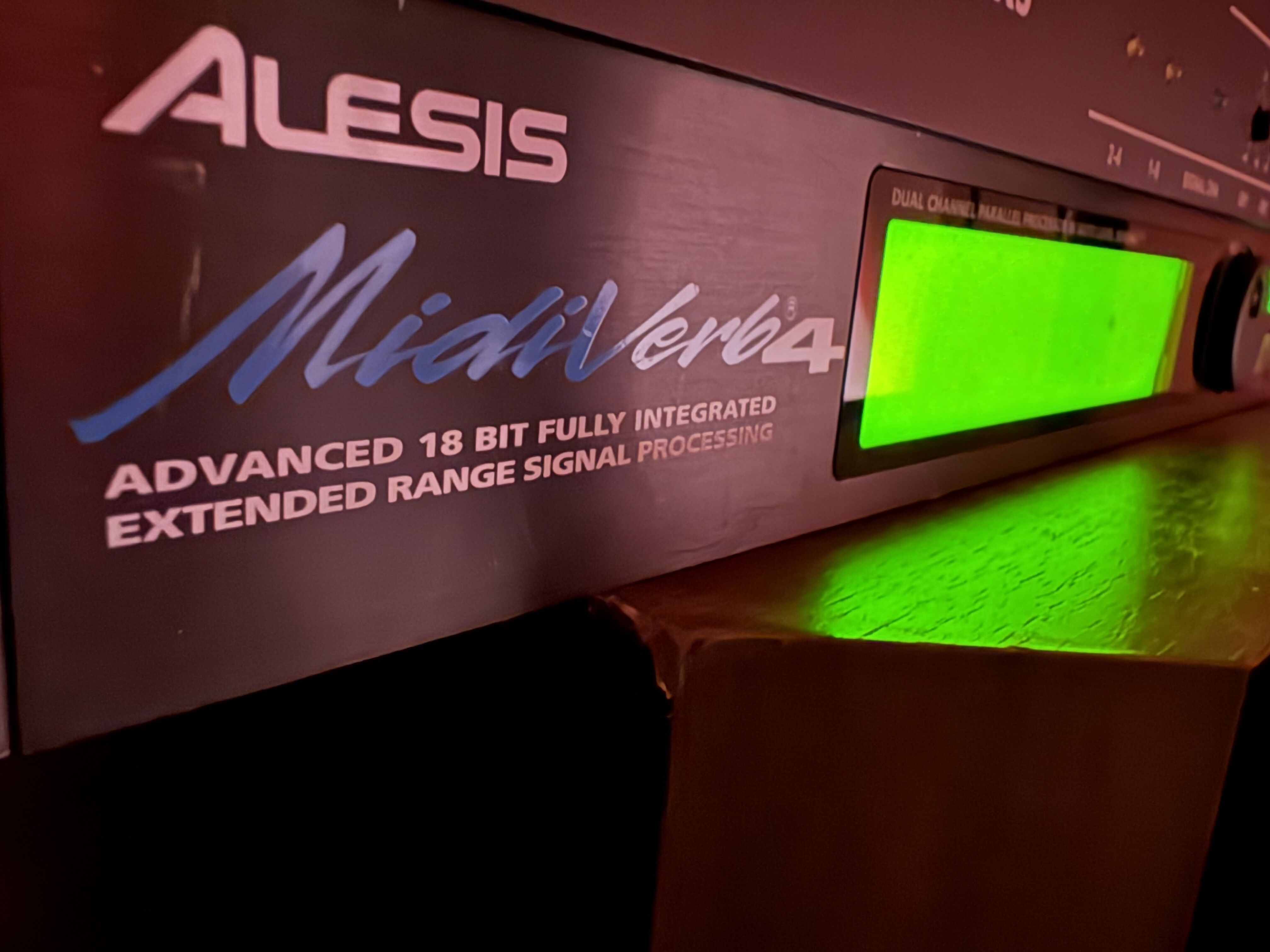 Vends Alesis MidiVerb 4