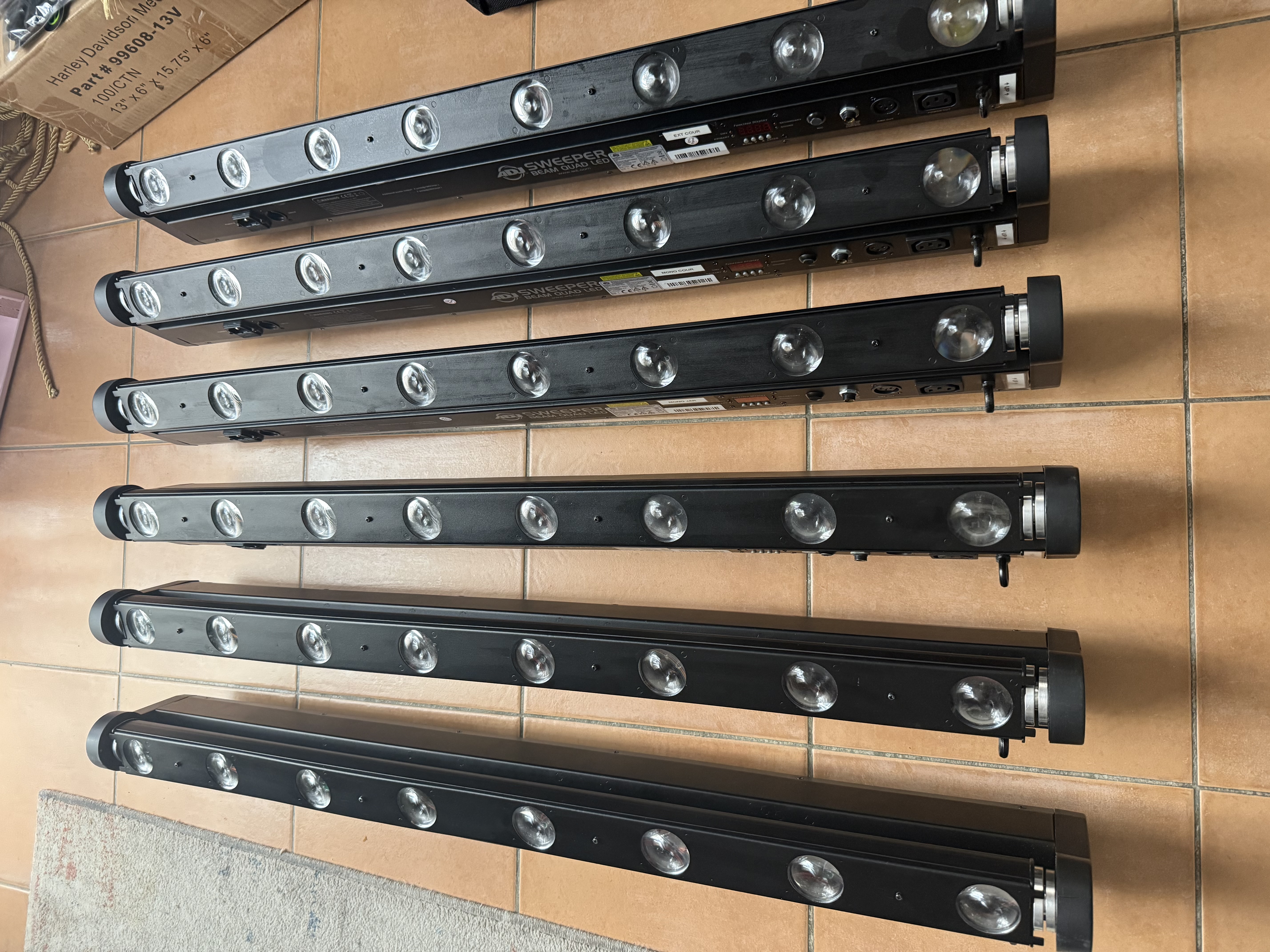 LOT de 6 x ADJ SWEEPER BEAM QUAD LED - Excellent état -