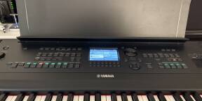 Vends piano Arrangeur Yamaha DGX 670