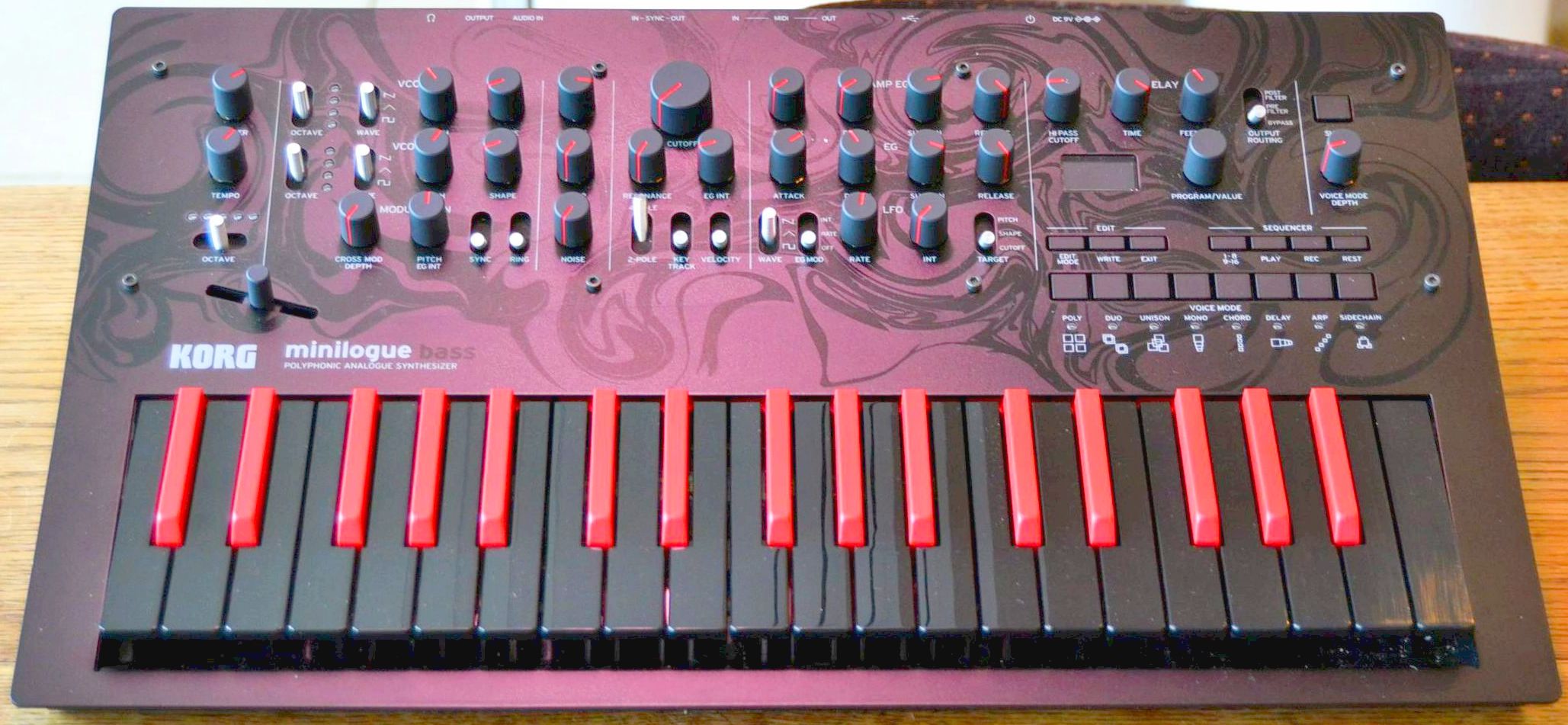 Synthétiseur analogique polyphonique KORG MINILOGUE BASS (édition limitée)