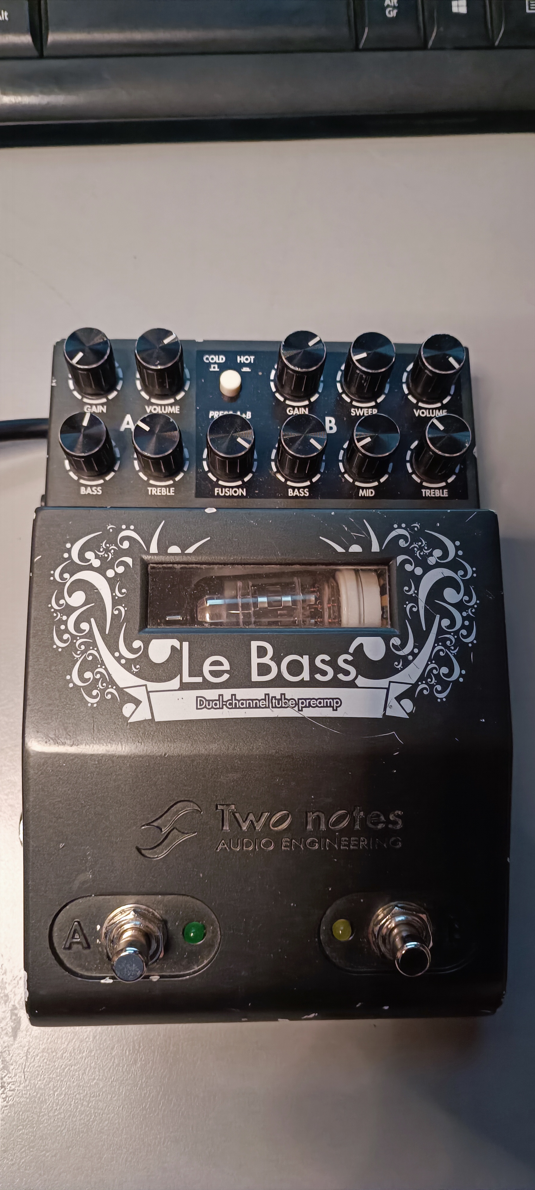 Vends pédale préamp basse Two Notes Le Bass