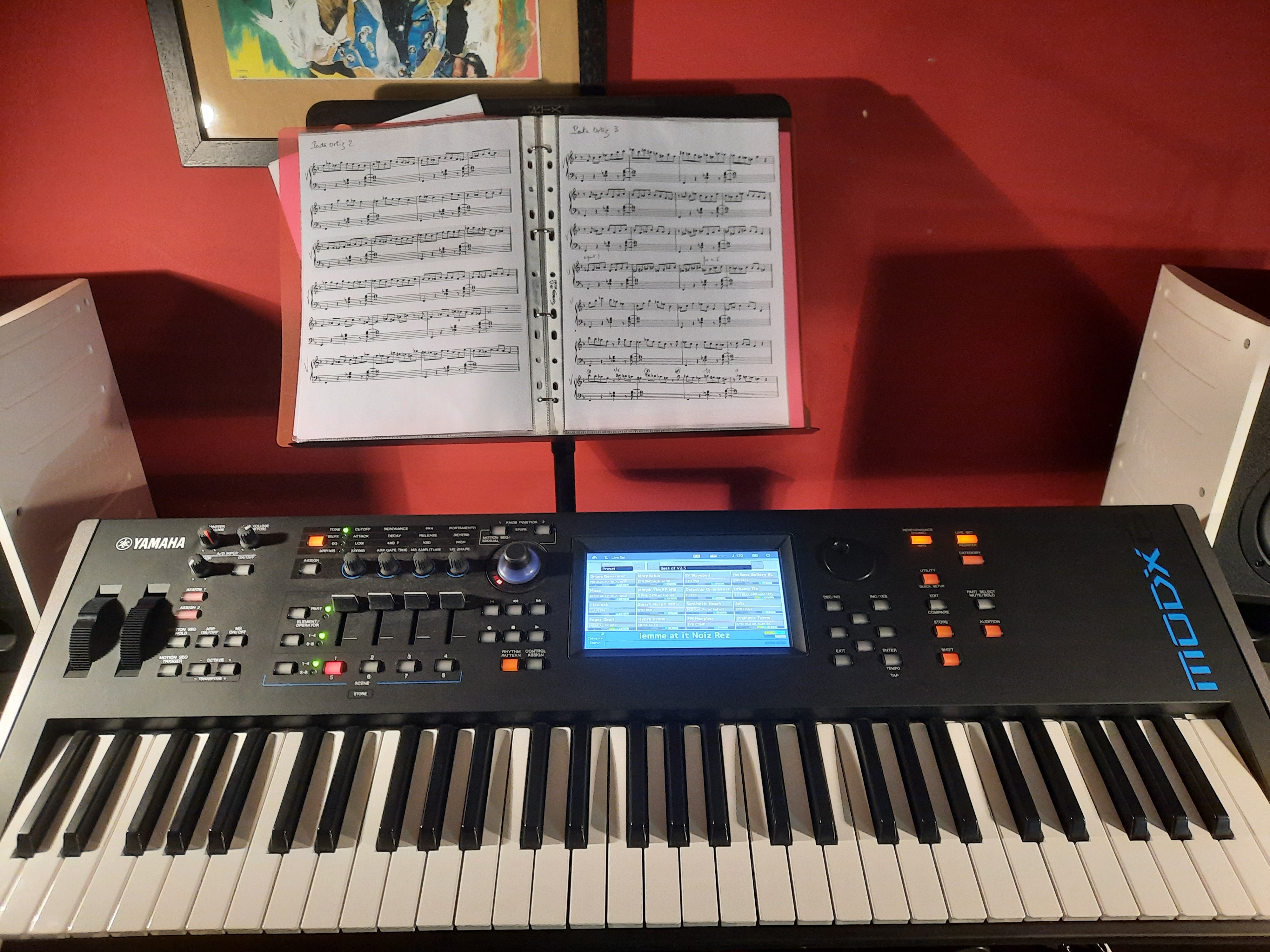 vends MODX6 excellent etat + banques de sons + etui souple 