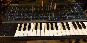 Comme neuf, utilisation studio uniquement, sous garantie - mars 2026. Facture, emballage origine.