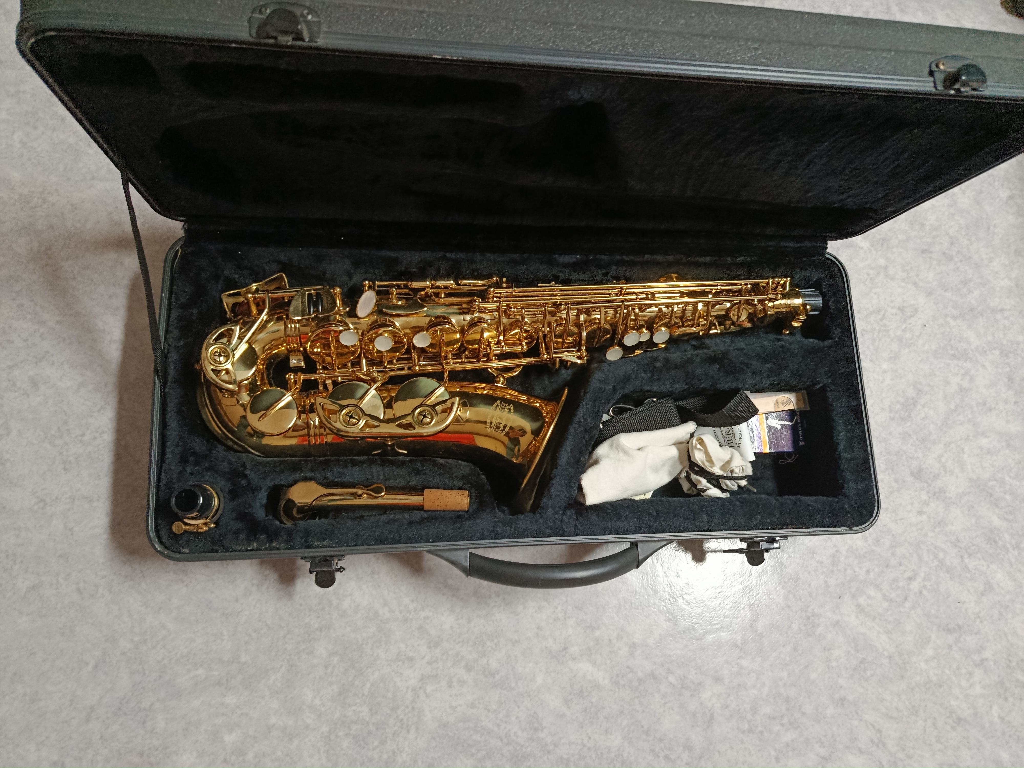 Vends saxophone Alto de marque Herald