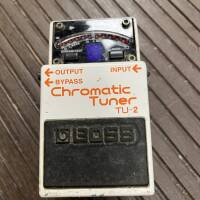 Vends pédale accordeur Boss TU2