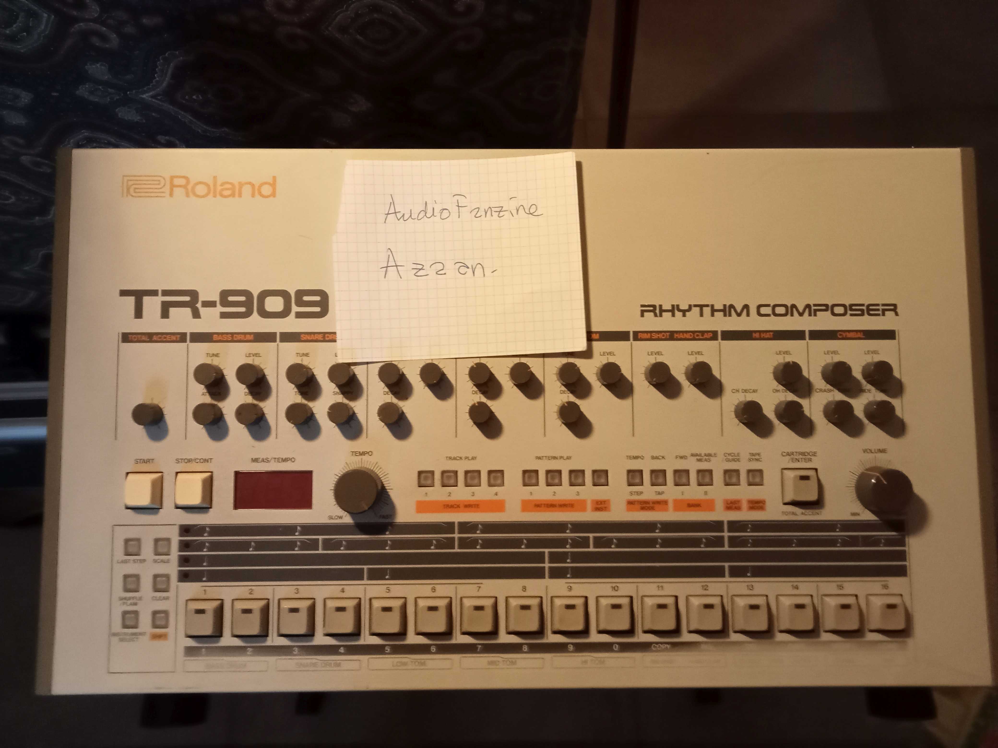 Roland TR 909 