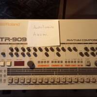 Roland TR 909