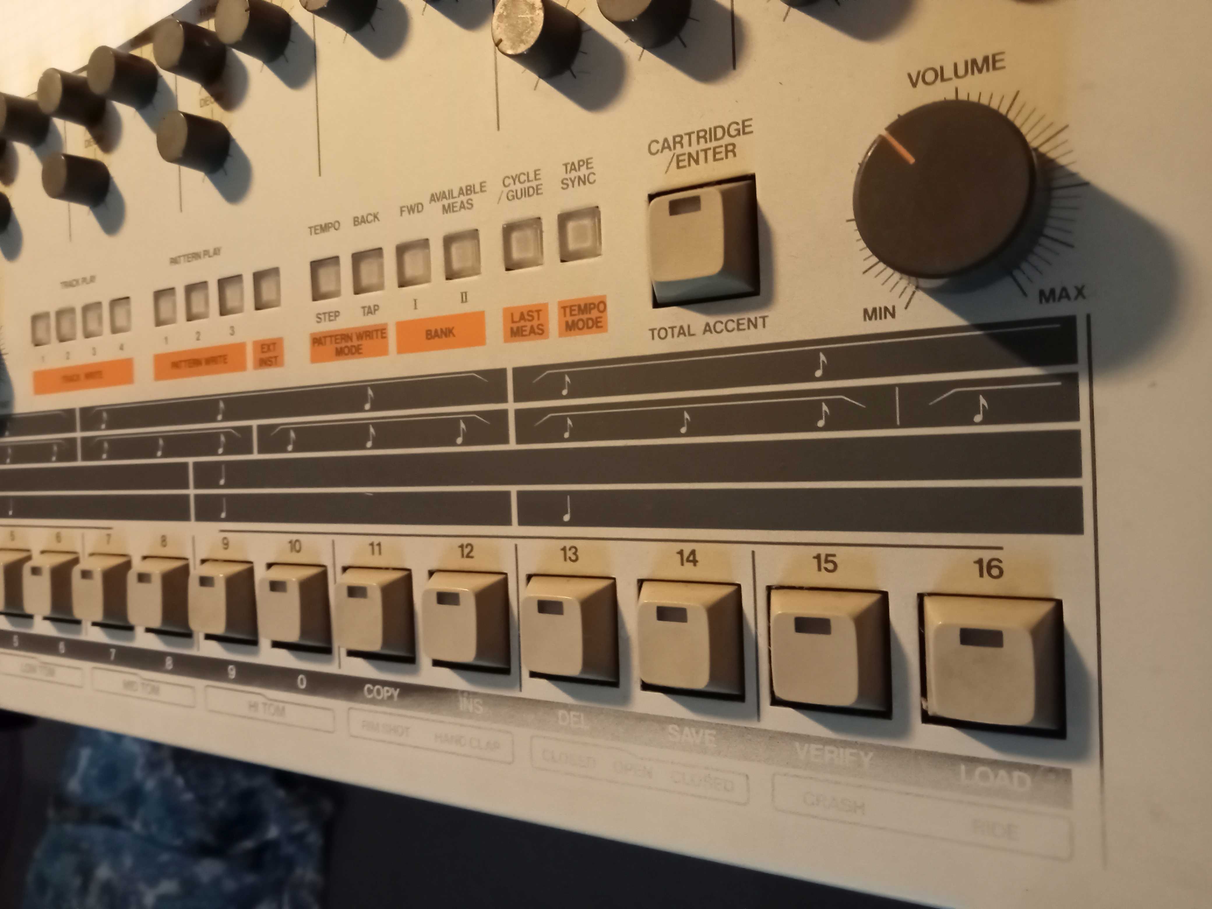 Roland TR-909 (3365)