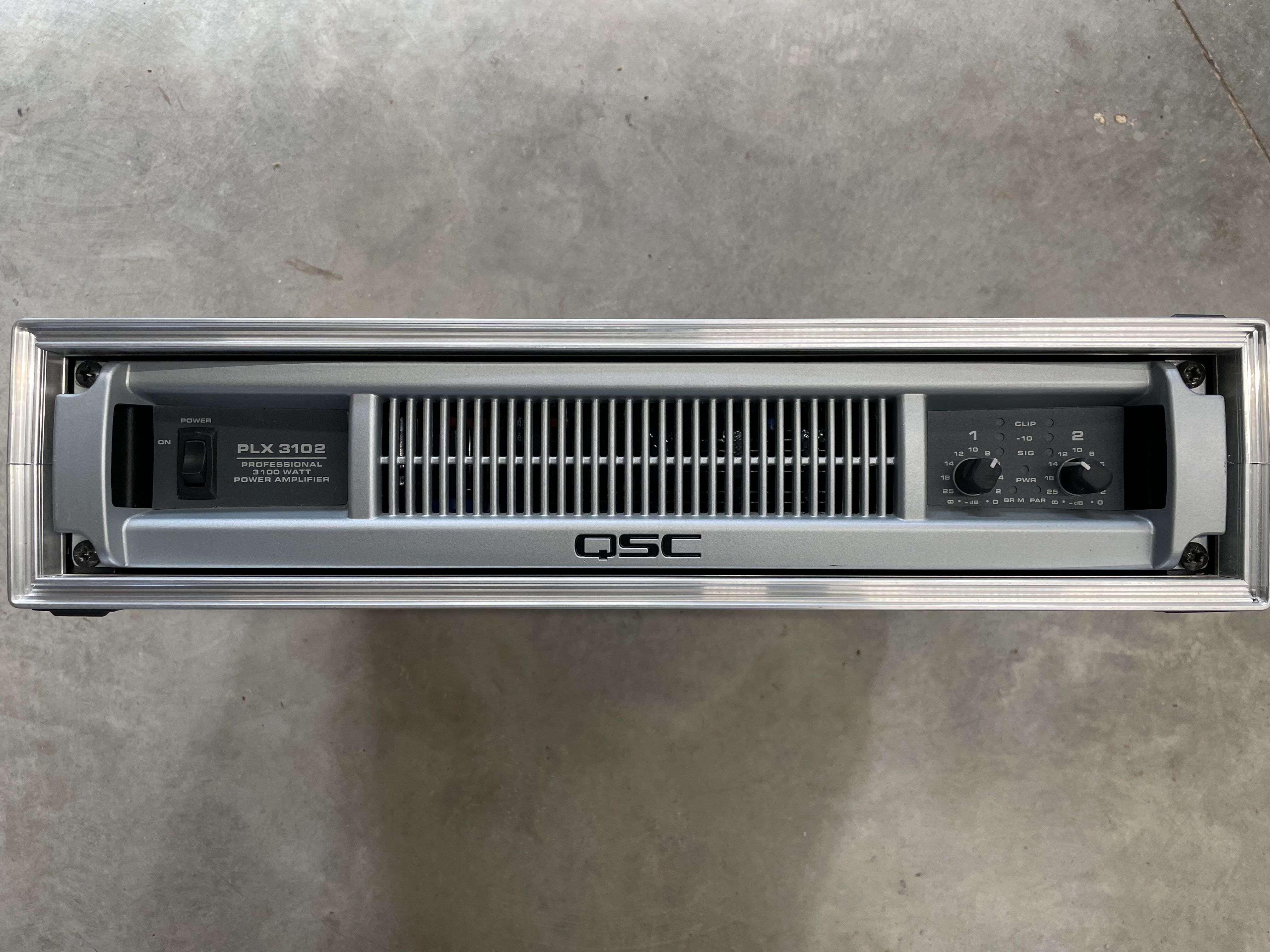 Ampli QSC PLX3102 en flightcase
