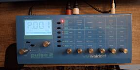 Waldorf Pulse 2 édition spéciale bleu