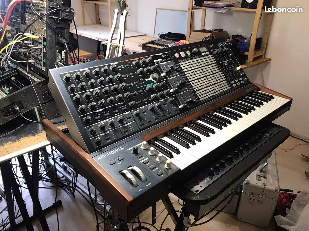 Arturia MATRIXBRUTE / AUDIO HS / REPARATION / + flycase