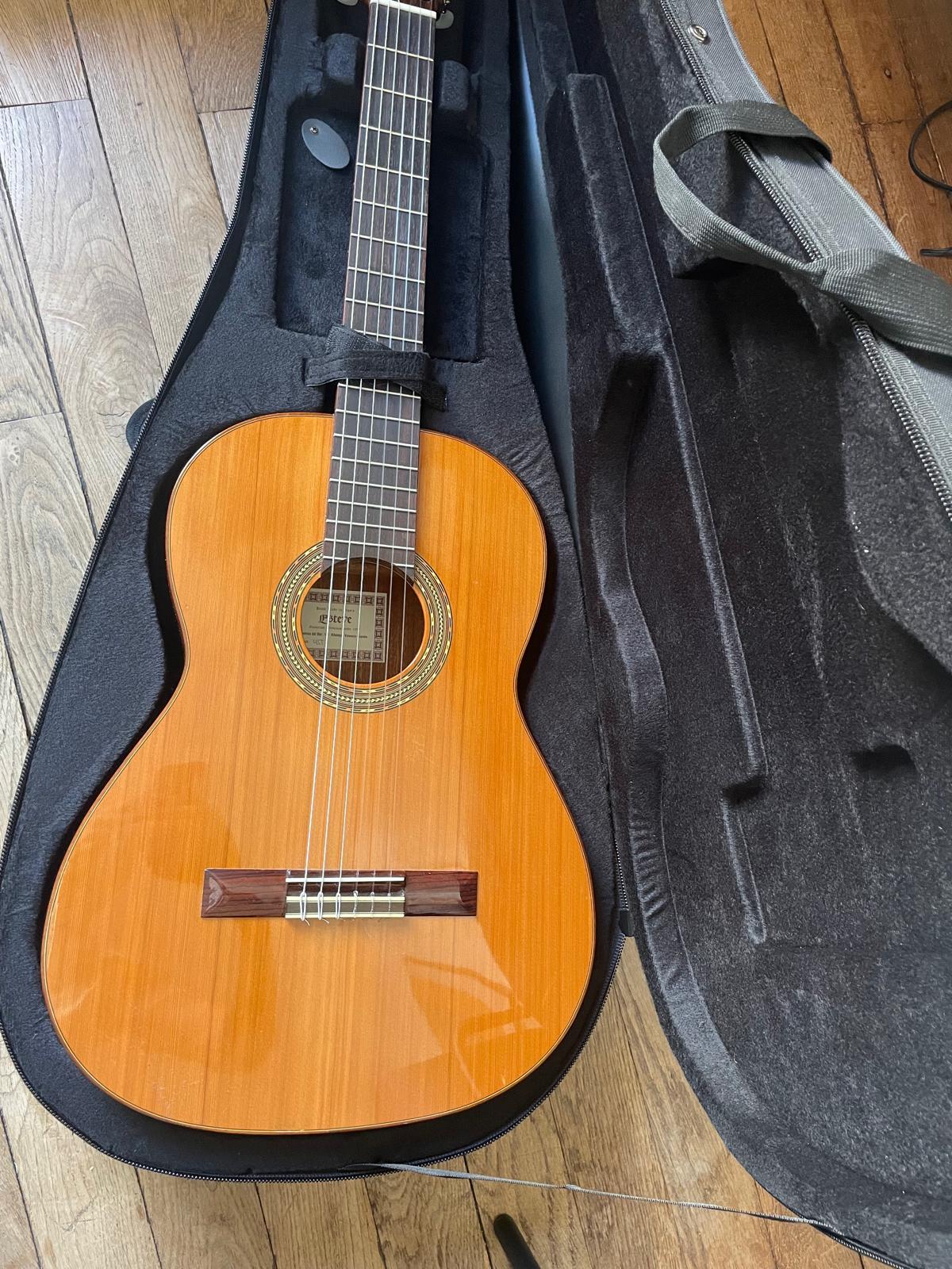 Guitare Esteve 4ST équipée d’un LR Baggs et Housse dure