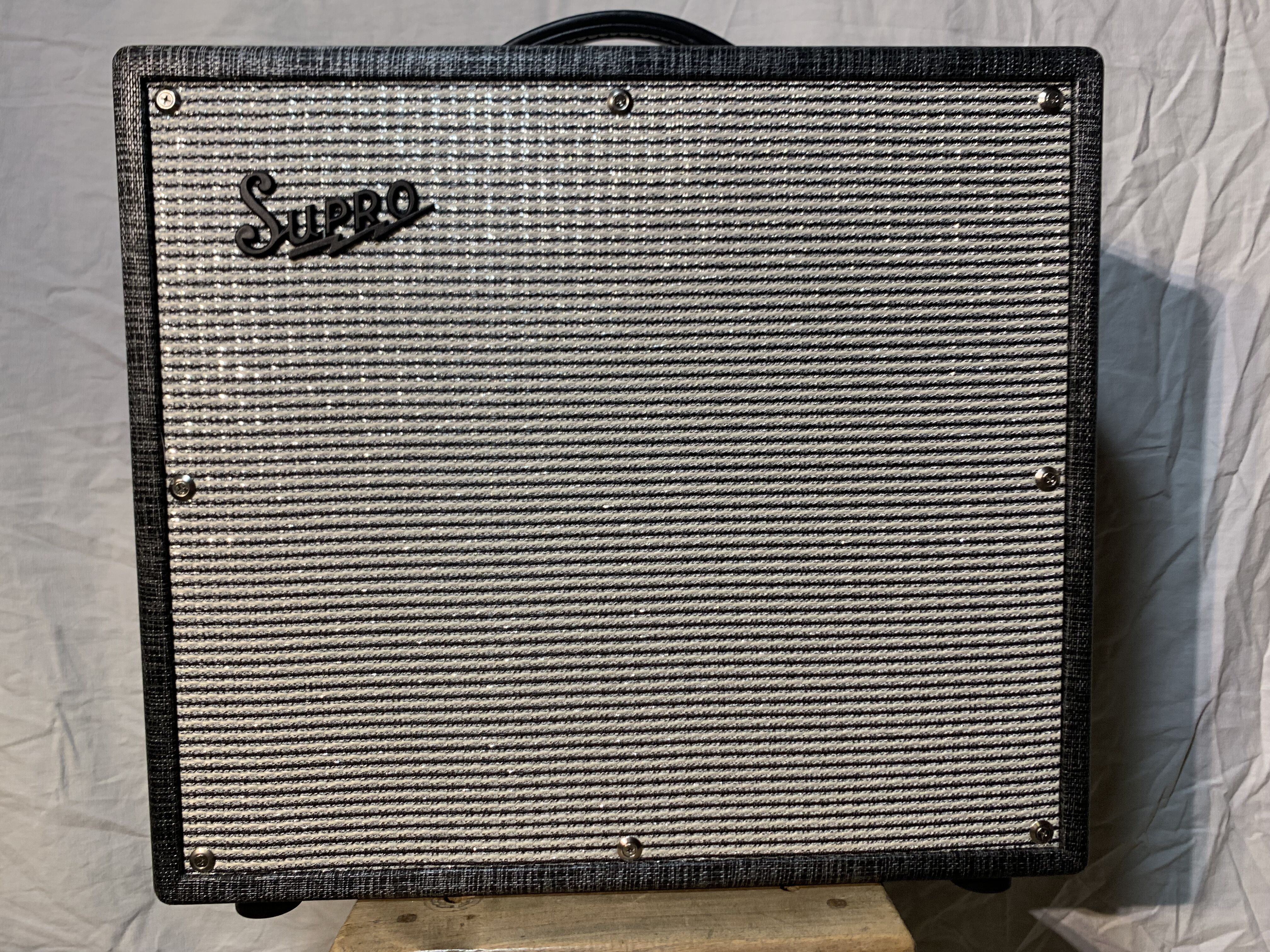  Ampli SUPRO BLACK MAGICK REVERB